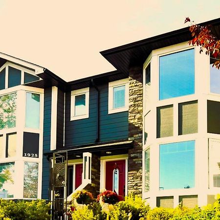 Lovely Comfy Home Private Bath In Central YYC Exterior foto
